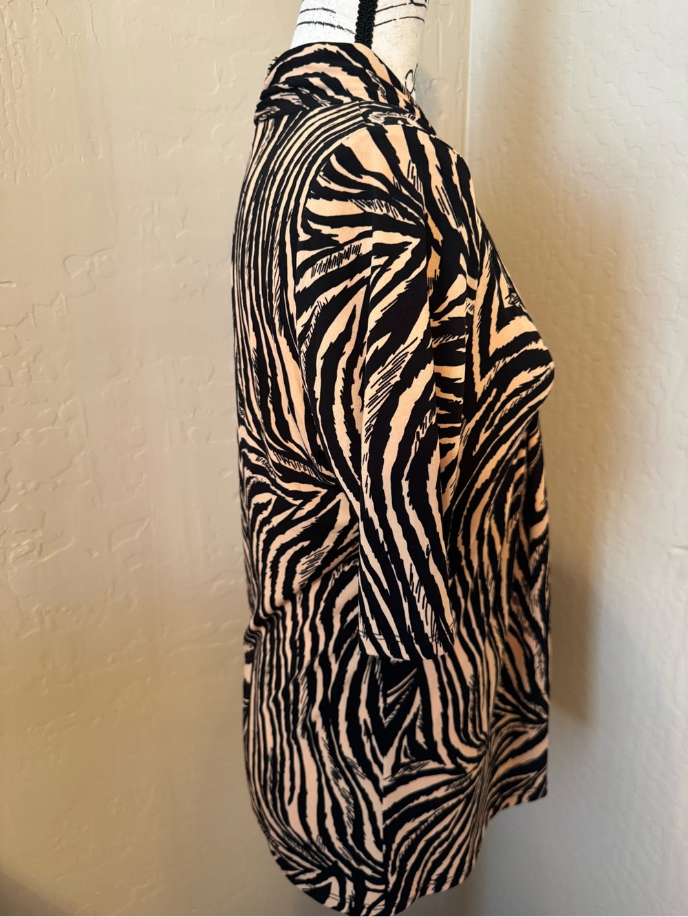 Carmen Marc Valvo Women's Short Sleeve Blouse Tiger Print Medium - Picture 6 of 10